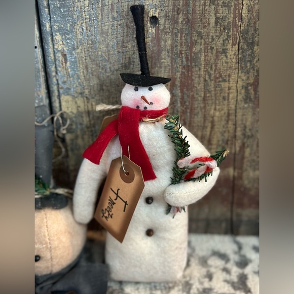 Primitive Christmas Decor - Total of 24 Pieces - Picture 2 of 10